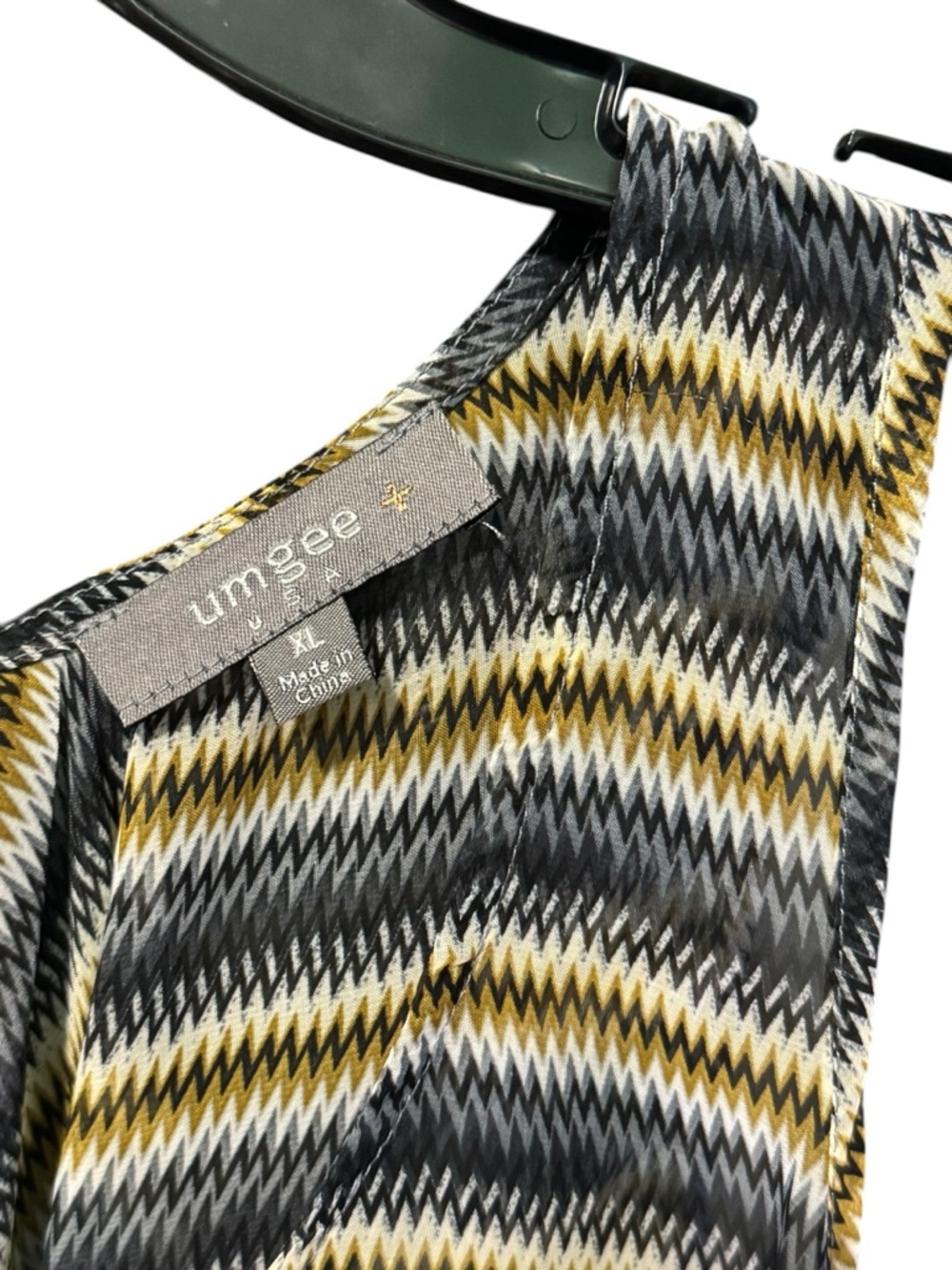 UMGEE Zig Zag Sheer Tunic Tank XL 21.5” p2p Gray/Cream EUC - Picture 6 of 12